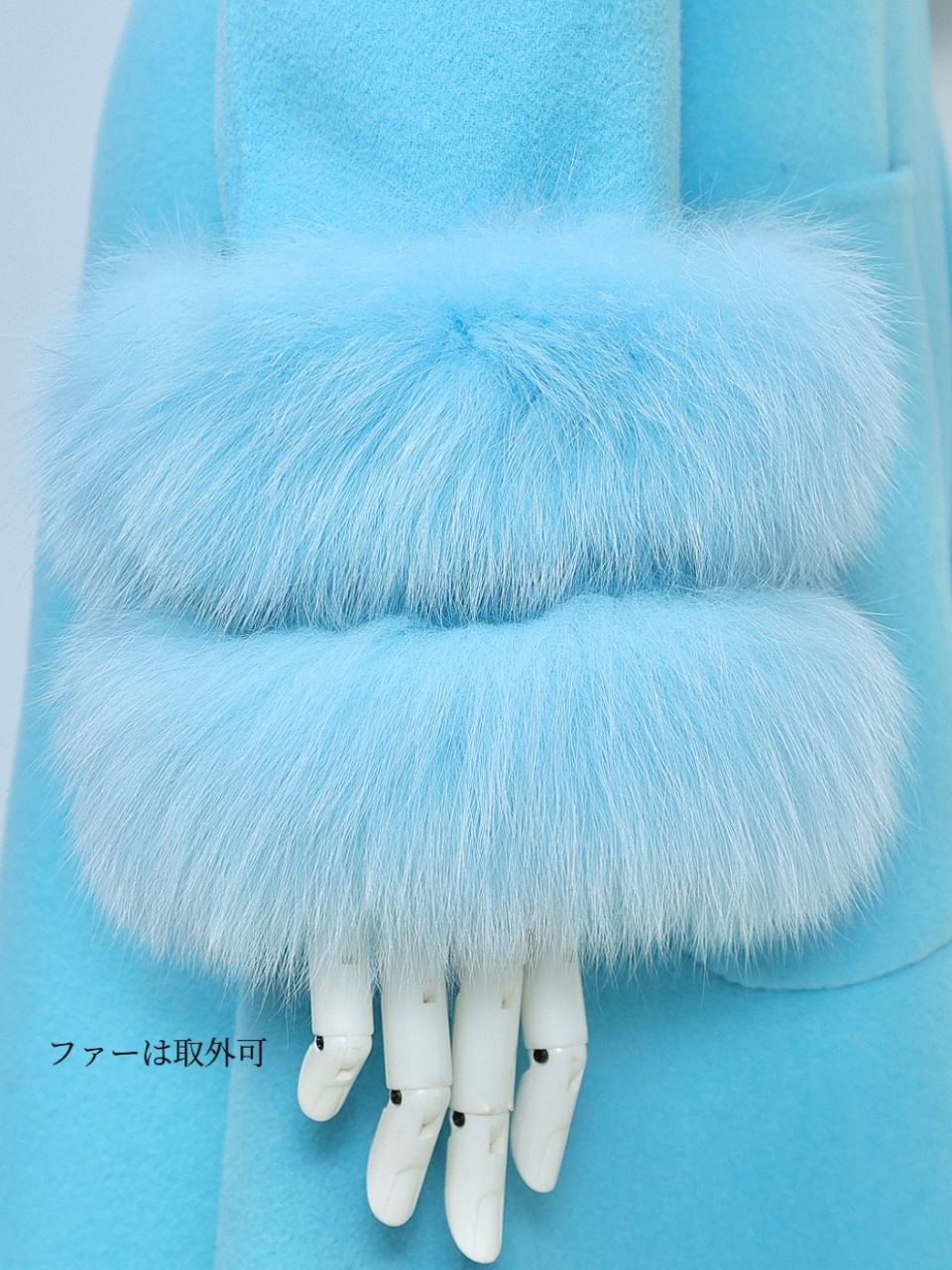 Blue Real Fox Furカシミアコート スタイリングイメージ7