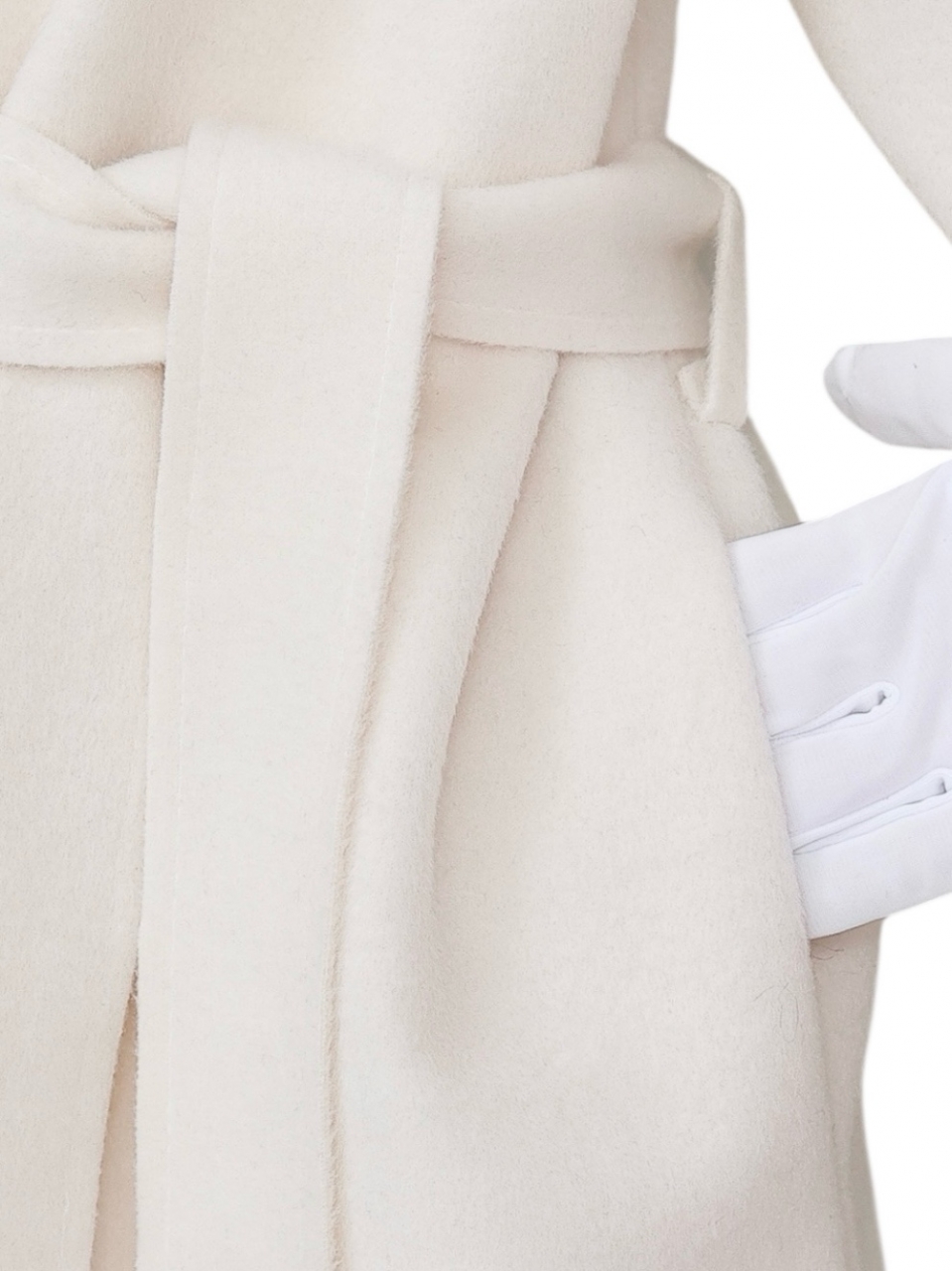 ☆再販予約31日23時迄☆襟ファーカシミア混ウール100%ロングコートWHITE スタイリングイメージ7