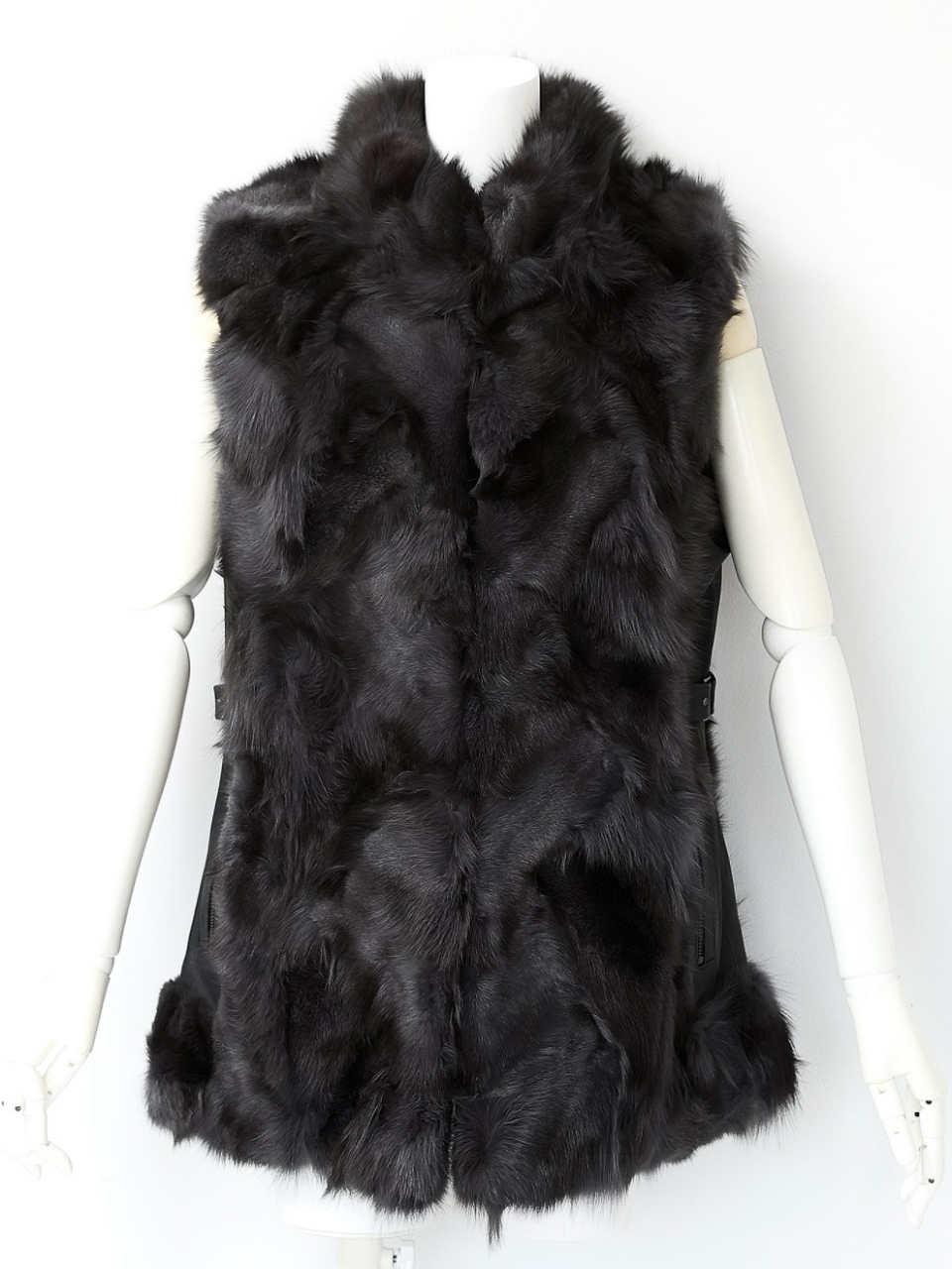 Real Fox Fur 本革ジレ スタイリングイメージ1