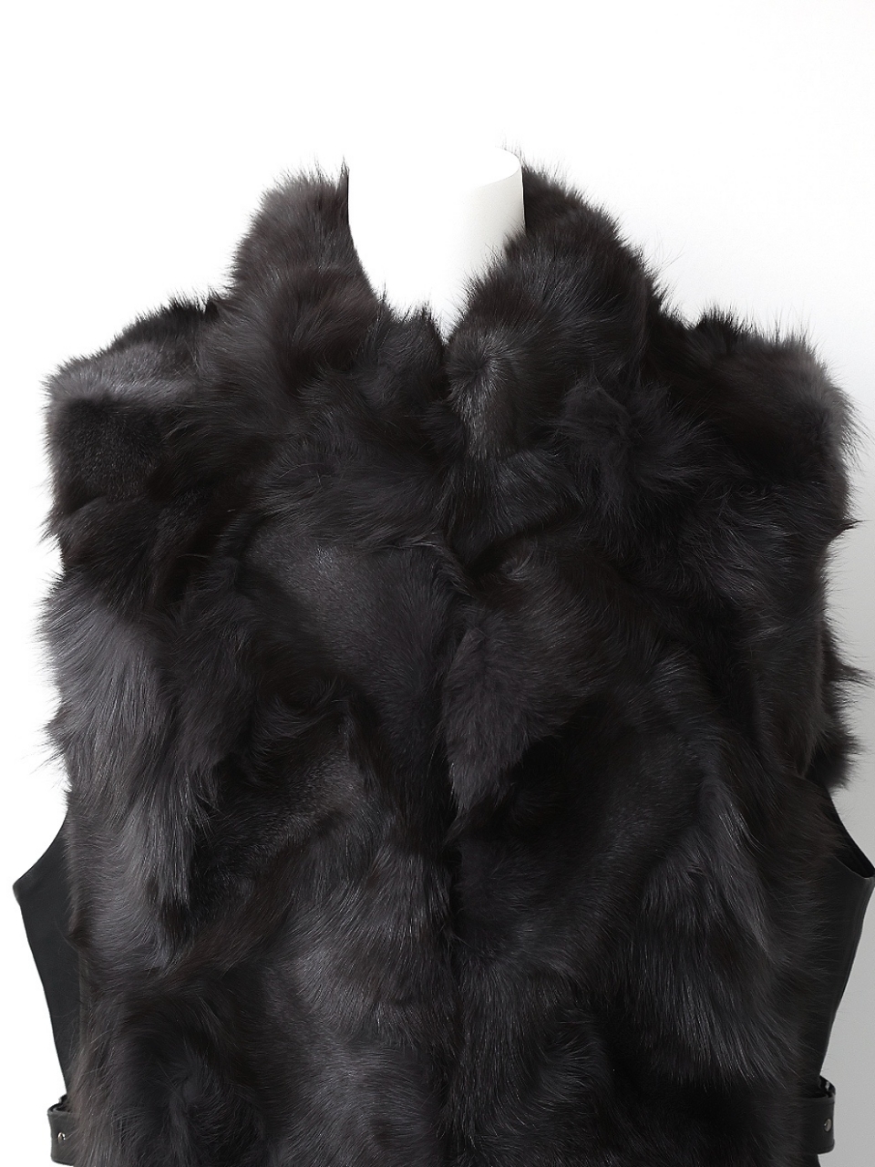 Real Fox Fur 本革ジレ スタイリングイメージ4