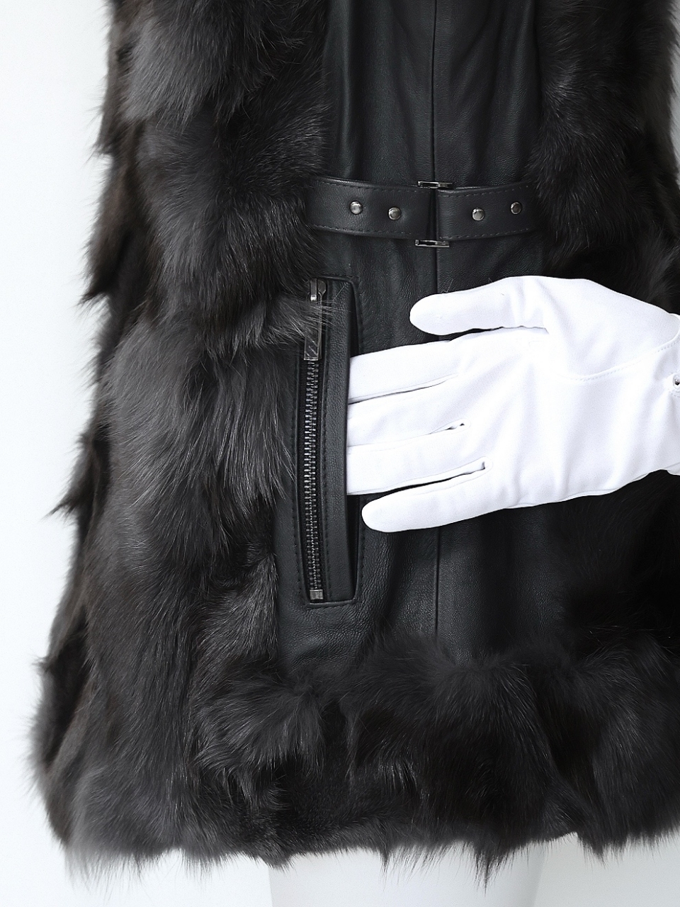 Real Fox Fur 本革ジレ スタイリングイメージ5