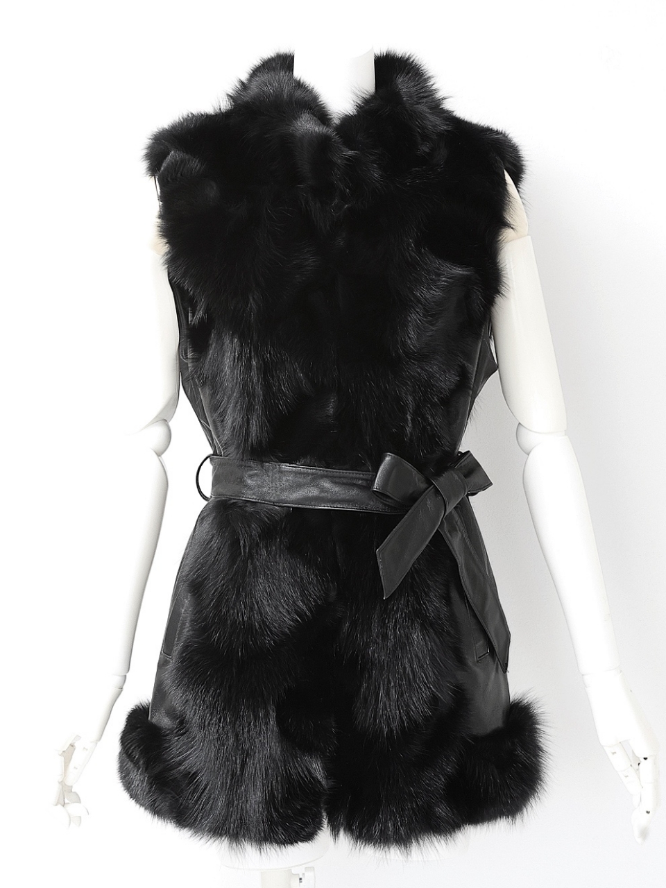 ☆再販予約31日23時迄☆Real  Fox Fur ベルト付き本革ジレ スタイリングイメージ1