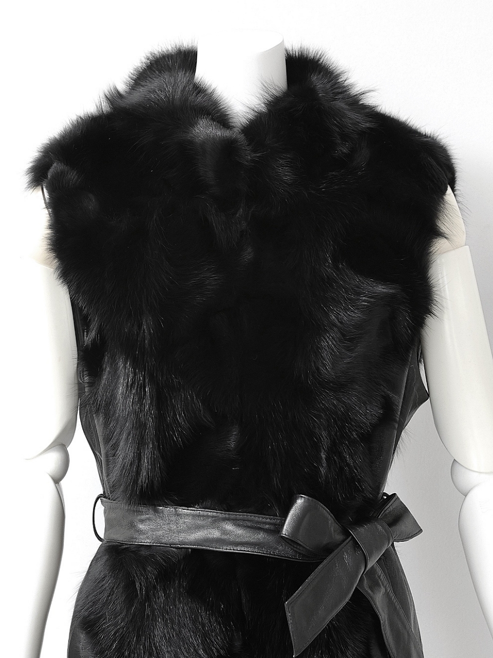 ☆再販予約31日23時迄☆Real  Fox Fur ベルト付き本革ジレ スタイリングイメージ4