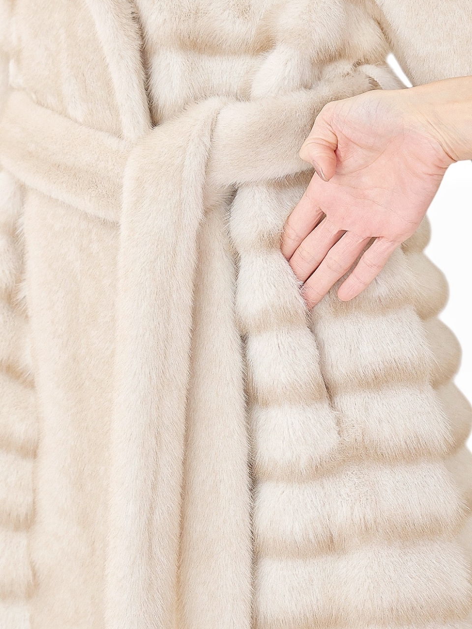 ☆再販予約31日23時迄☆LADYフェイクチンチラミンクファームートンコートIVORY スタイリングイメージ6